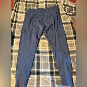 these are a blue reebok sweatpants. there a size medium